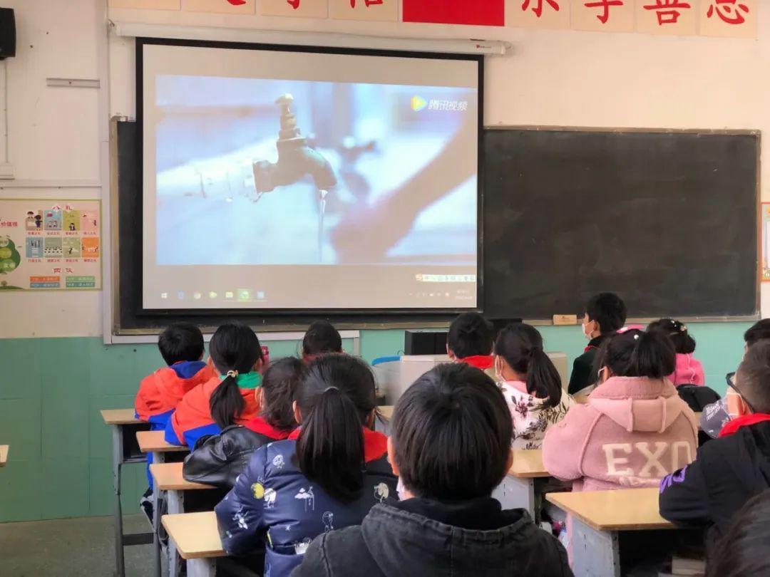小学错过报名时间如何补报？游戏画面