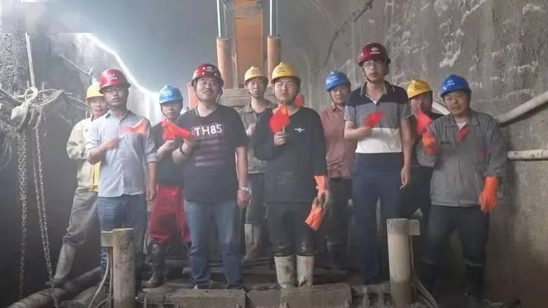 江苏南通：“生肖龙灯彩”迎新年